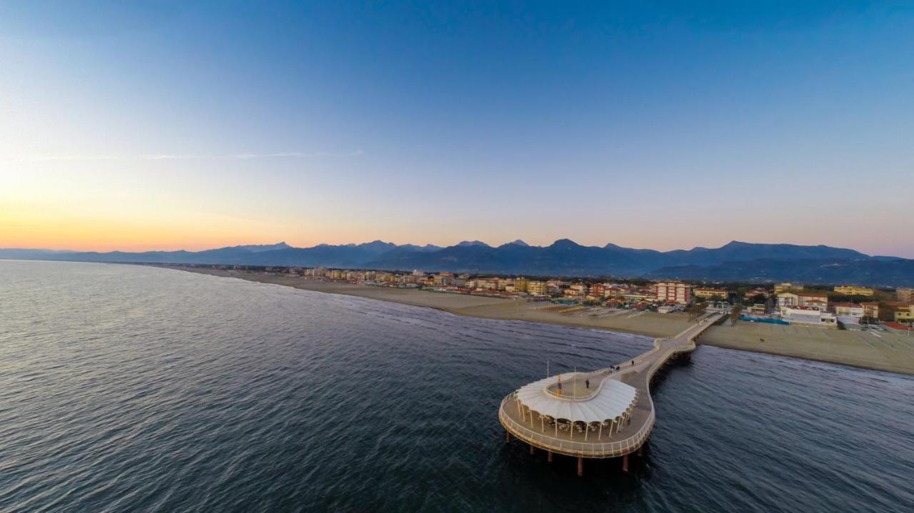 Hotel Caesar Residence & Spa リド・ディ・カマイオーレ エクステリア 写真