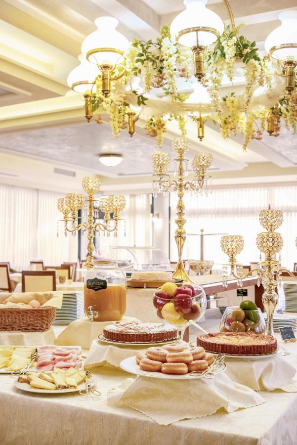 Hotel Caesar Residence & Spa リド・ディ・カマイオーレ エクステリア 写真