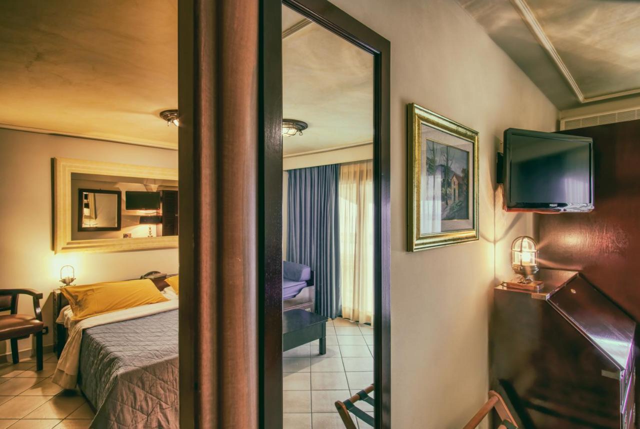 Hotel Caesar Residence & Spa リド・ディ・カマイオーレ エクステリア 写真