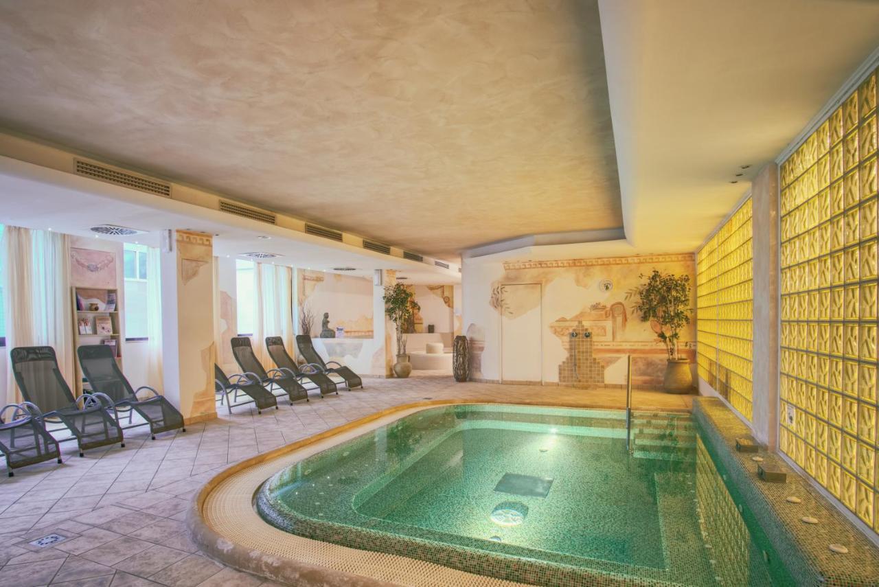 Hotel Caesar Residence & Spa リド・ディ・カマイオーレ エクステリア 写真