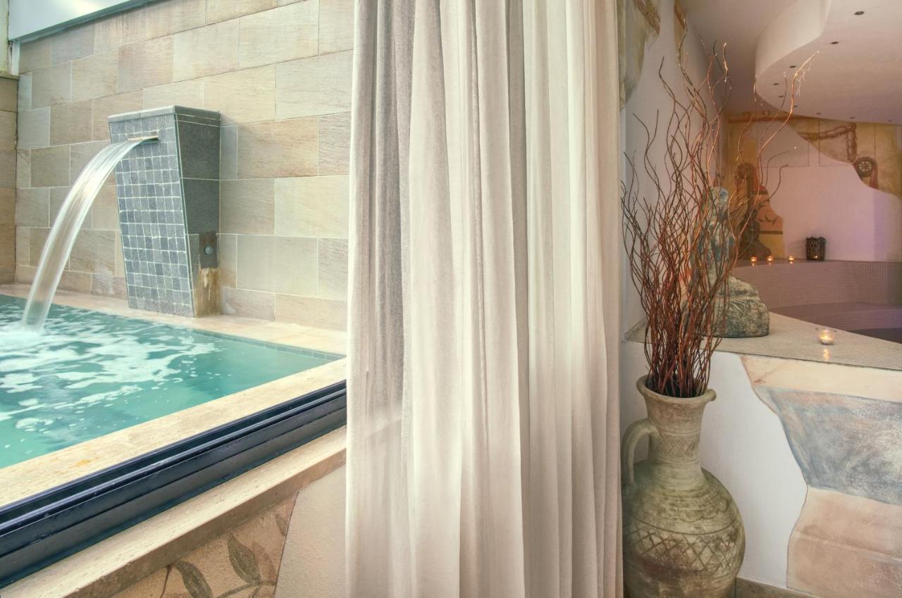Hotel Caesar Residence & Spa リド・ディ・カマイオーレ エクステリア 写真