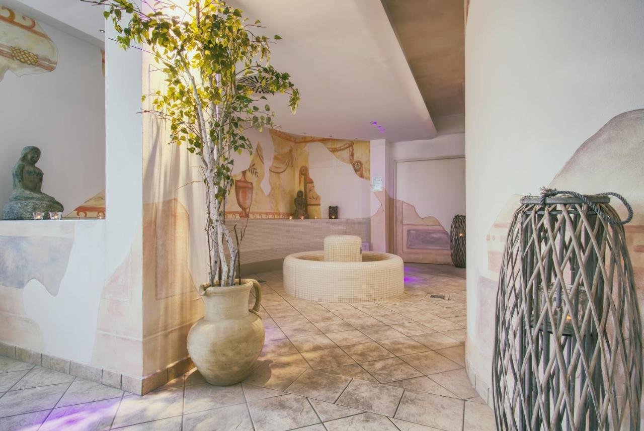 Hotel Caesar Residence & Spa リド・ディ・カマイオーレ エクステリア 写真